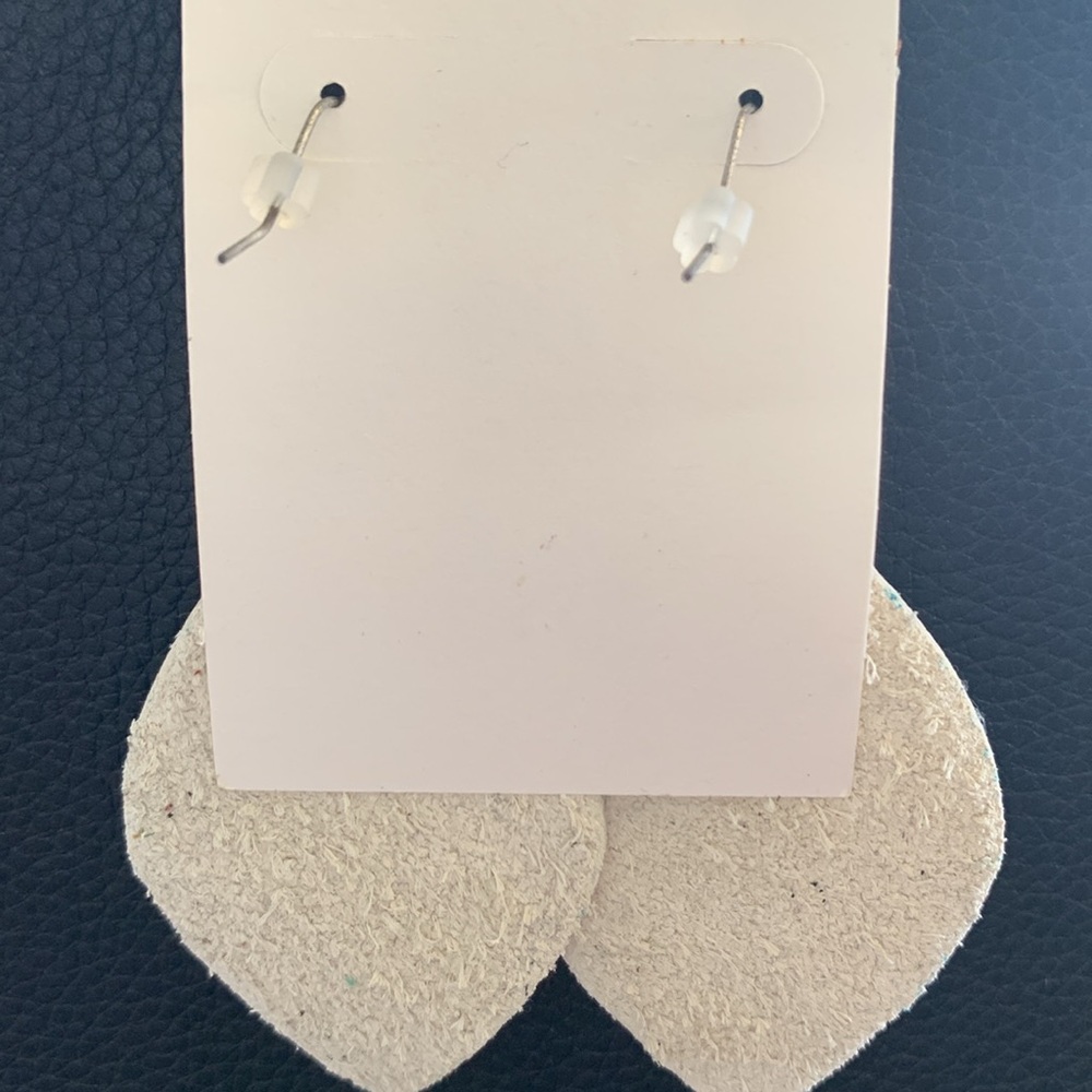 Chic Black and White Layered Earrings - Picture 4 of 4